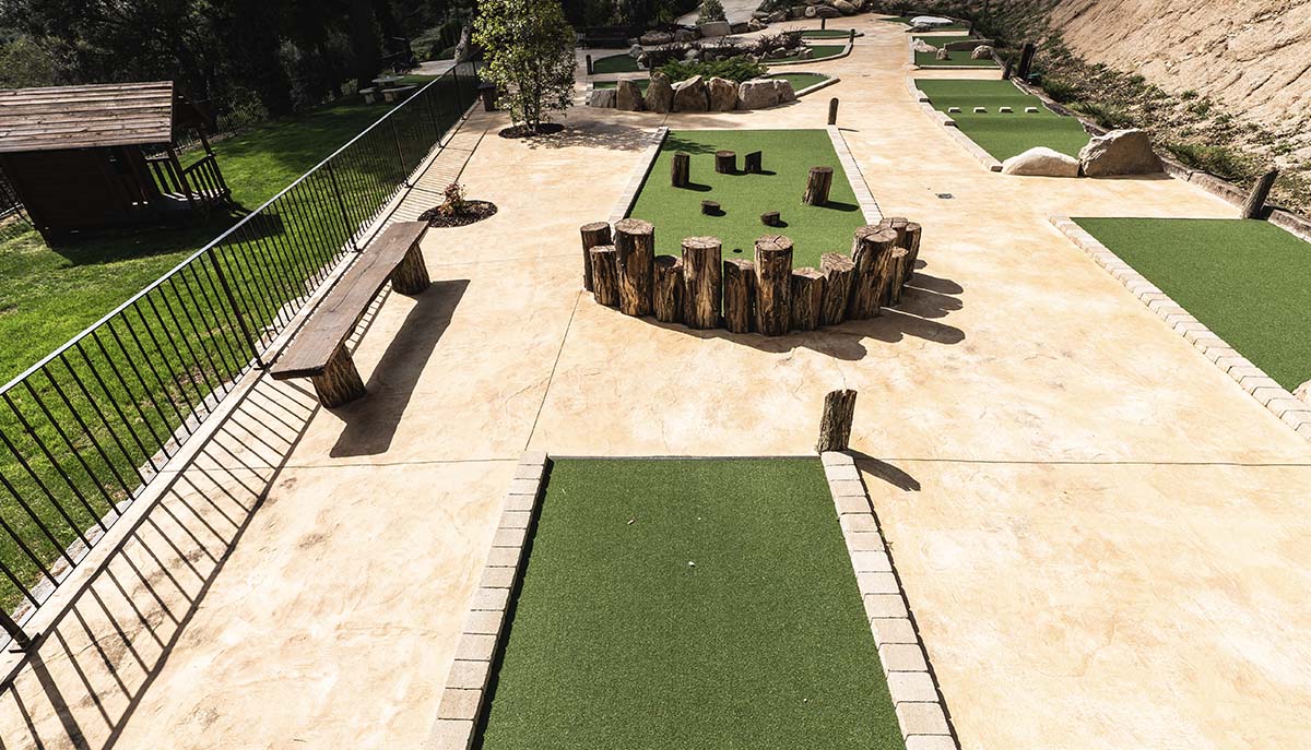 exterior-minigolf_0000s_0000s_0001_02